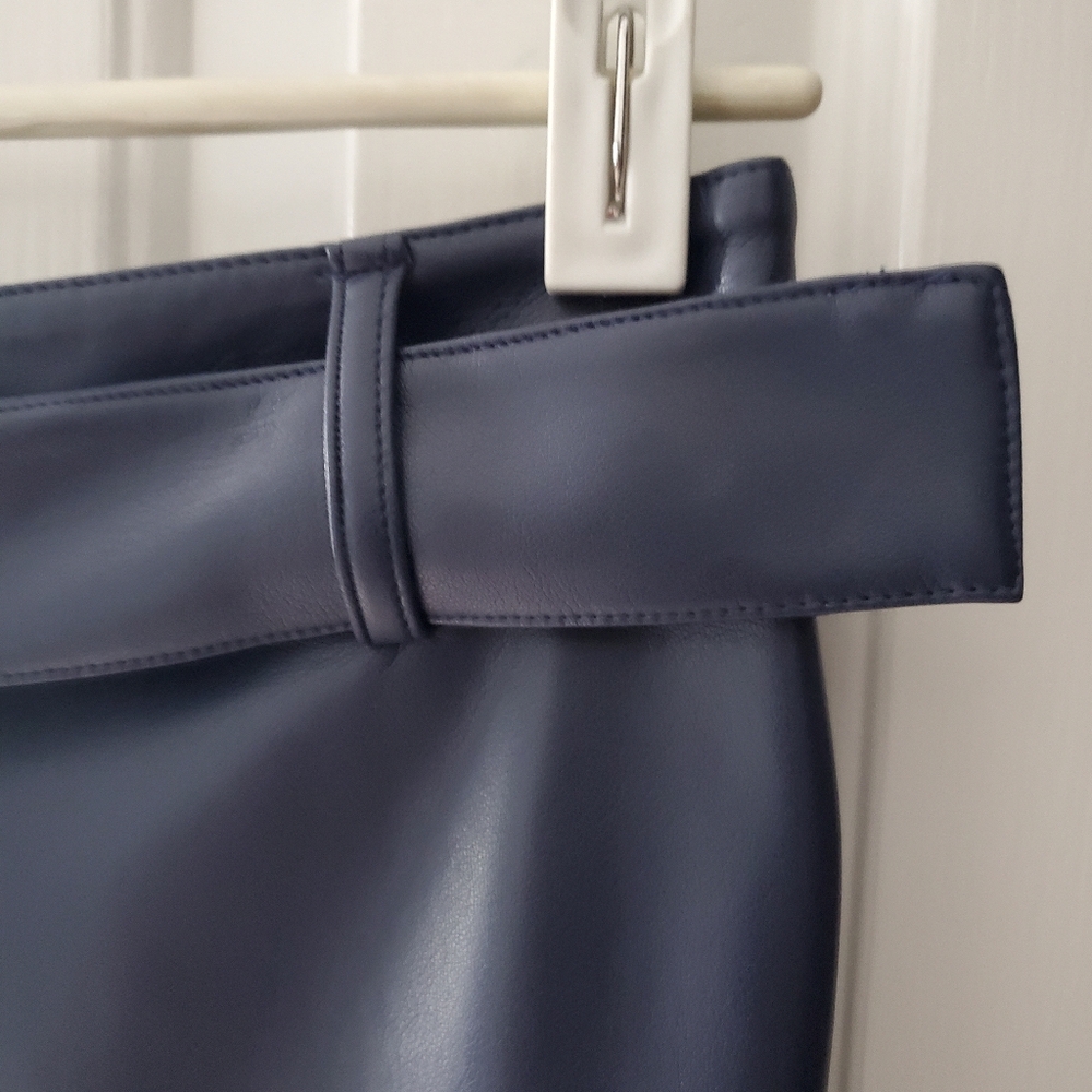 🌟 Elie Tahari Kris Belted Faux Leather Skirt, Peacoat Blue (4) - Picture 10 of 16